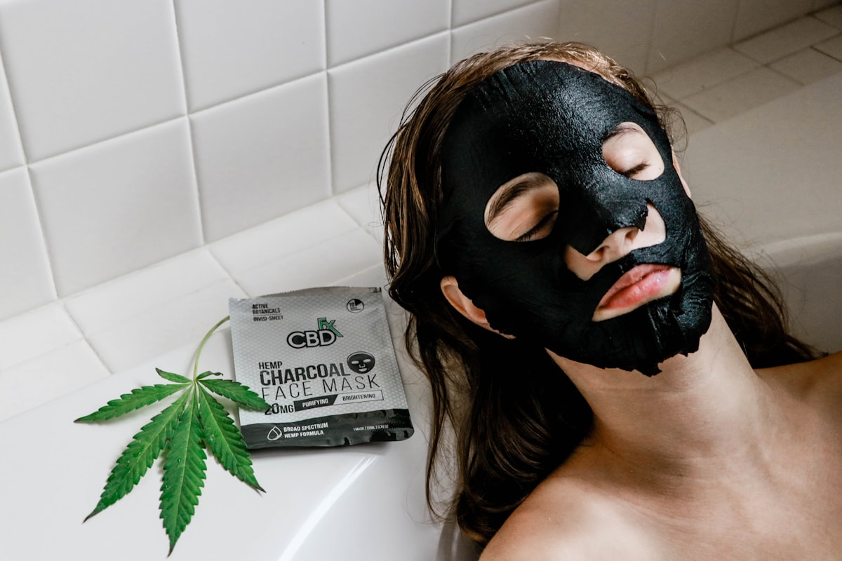 Team di esperti che lavora sulla ricerca dermatologica